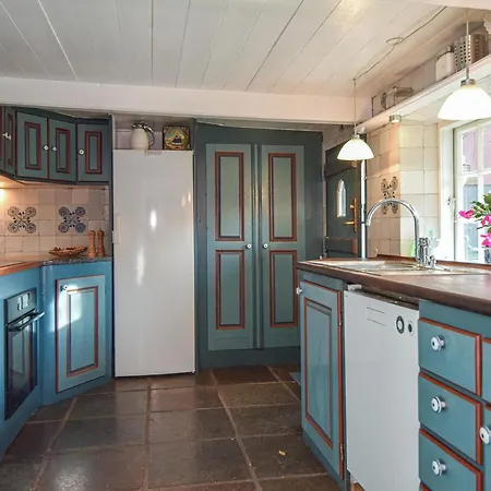 Pet Friendly In With Kitchen